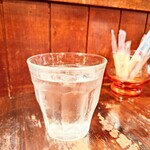 南蛮茶舘 - 着席後すぐに提供してくれる、冷たいお水。。