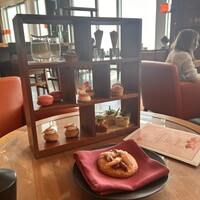 ザ タヴァン グリル＆ラウンジ - 