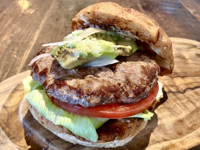 ハンバーガーショップ WAZZ UP BURGER(ワッツアップバーガー)】南6⻄13にL.A.で
