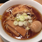 原点らーめん(800円)+「特選こだわり煮玉子(50円)