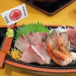 Karo Ko Ichiba Shokudo - Boat-shaped Assorted Sashimi