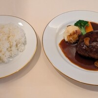 レストラン香味屋 - ライスとハンバーグステーク ... どちらも見るからに完成度が高く美味しい
