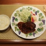ステーキ 鉄板焼き Teppan&grill R - ハンバーグ150gトマトハヤシソース980円
