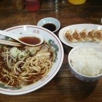 らーめん華一 - B ラーメン+ごはん+一口ぎょうざ760円