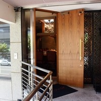 ステーキ 鉄板焼き Teppan&grill R 心斎橋 - お店の入口