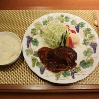 ステーキ 鉄板焼き Teppan&grill R 心斎橋 - ハンバーグ150gトマトハヤシソース980円