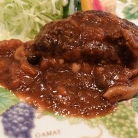 ステーキ 鉄板焼き Teppan&grill R 心斎橋 - ハンバーグ150gトマトハヤシソース