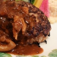ステーキ 鉄板焼き Teppan&grill R 心斎橋 - ハンバーグ150gトマトハヤシソース