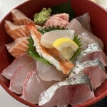 保田鮮魚店 - 海鮮丼（特盛・アップ）