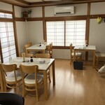 保田鮮魚店 - イートインスペース