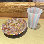 四間道 とりう - エルコーレ・モレッティの皿、藤田喬氏作の手吹グラス