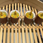 茶禅華 - 蒸し器から提供された熱々の西葫蘆花