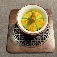 茶禅華 - 西葫蘆花 ※ズッキーニ花を用いた小籠包