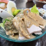 どたぬき - チキンとブロッコリーのサラダ