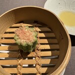 茶禅華 - 今日時菜（キングオクラ） 仕上げ後（削り金華ハム乗せ）