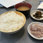 だるまの天ぷら定食 - イカの塩辛＆高菜食べ放題