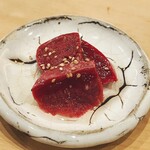 鮨 しゅん輔 - 毛鹿鮫の心臓。焼肉屋のレバ刺しにインスパイアされました