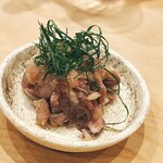 鮨 しゅん輔 - 鰯のなめろう。半分残して海苔で包みます