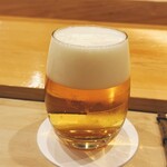 鮨 しゅん輔 - 最初は生ビールを小さなグラスでいただきます