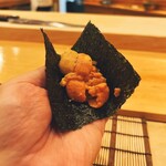 鮨 しゅん輔 - バフンウニの手巻き