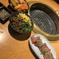 ホルモン焼肉 富や 栄店 - 
