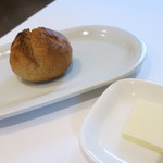 ブラッセリー ラシュレ - 自家製パン、美味しい！