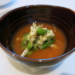 ブラッセリー ラシュレ - フランに佐賀の渡蟹と枝豆やオクラなどの野菜を。