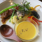 ［2014.09］前菜プレートとミニスープ。