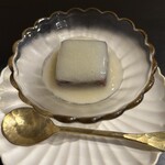 土家 - 水羊羹　桃ソースかけ