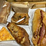 きみかげ - トマトと玉ねぎのパン、ベーコンバケット、チーズタルト他