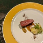 SALONE 2007 - カイノミの付け合わせは、玉蜀黍フリット､粒マスタード､マイクロセロリ､マイクロコリアンダーのサラダ｡