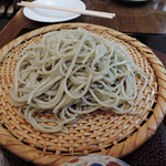 玄蕎麦 野中 - 淡い緑の粗挽き蕎麦　ズームアップ