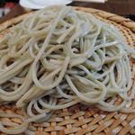 玄蕎麦 野中 - 淡い緑の粗挽き蕎麦　ズームアップ