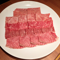 今福 - コースの肉、手前からフィレ、ランプ、イチボ、サーロイン、特上ロース