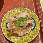 麦と麺助 - 高坂鶏の炙りモモ肉