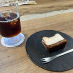 ninin - アイスコーヒーとチーズケーキ