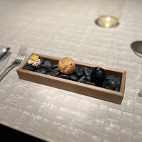 ベージュ アラン・デュカス 東京 - 