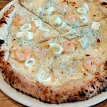 800°DEGREES ARTISAN PIZZERIA - サラサラと舌触りのなめらかなシラスがいっぱい♡レモンの風味とシーフードの相性が良いです♫