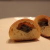 イトキト - 料理写真:エスカルゴのパン　断面　ちっちゃいのがひっと粒はいってます