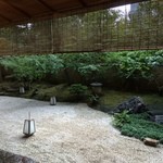 Daigo - 白石が敷き詰められた庭園