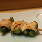 鶏炎 馬車道店 - アスパラに豚をまいたもの　