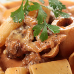 クラフトビール×チーズ＆肉バル Rotie - 牛スネ肉とポルチーニ茸の煮込み