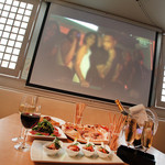 クラフトビール×チーズ＆肉バル Rotie - 100インチプロジェクター無料貸出！