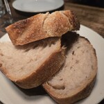 ダウン ザ ステアーズ - 自家製パン