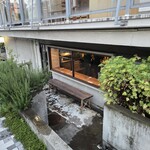 ダウン ザ ステアーズ - 外観