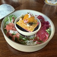 SPICE LAB TOKYO - 食べるとこは真ん中の小さなボウルの紙の上の部分だけです