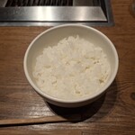 焼肉うしごろ - 魚沼産コシヒカリご飯の小です。