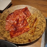 焼肉うしごろ - タレを纏った島根県産の特選サーロインの残り3枚です。