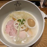 案山子 - 器が斜めになっていておしゃれ