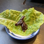 明月館 - サンチュ　味噌のせ